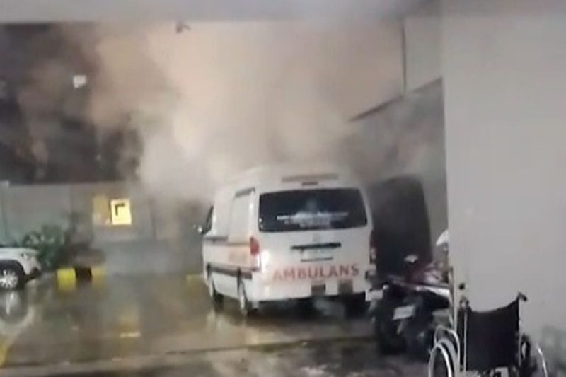Penampakan asap tebal yang diduga diakibatkan tabung gas helium pecah di Rumah Sakit Brawijaya, Tebet, Jakarta Selatan, Jumat (2/2/2024)(KOMPAS.com/Dzaky Nurcahyo)