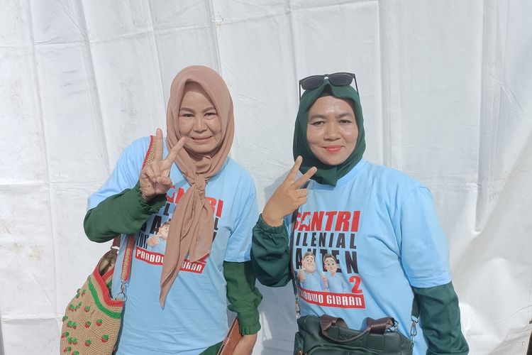 Dua Caleg DPRD Pandeglang dari PKB menghadiri kampanye Prabowo-Gibran di Kota Serang, Banten. Keduanya tak gentar meski dipecat partai usai membelot dukungan dari Anies Baswedan-Muhaimin Iskandar ke Paslon lainnya.(KOMPAS.COM/RASYID RIDHO)