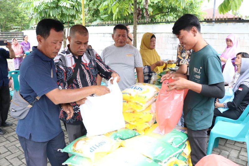 Pemerintah Kota Binjai kembali menggelar Gerakan Pangan murah yang bertempat di Pelataran Parkir Gedung Olahraga (GOR) Baru Binjai, Kecamatan Binjai Timur, Kota Binjai, Sumatera Utara, Kamis (18/1/2024) lalu. 